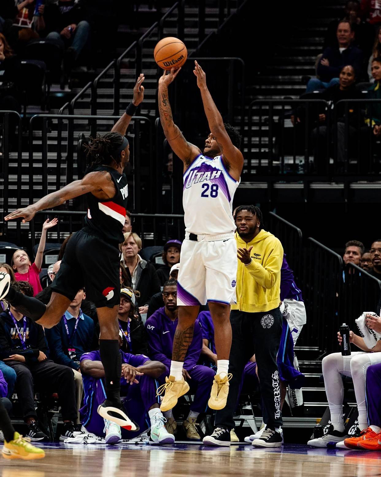 包含NBA季后赛倒计时，布鲁克林篮网转会期主帅复盘，细节引发关注，质疑声仍在，身体对抗强度拉满的词条