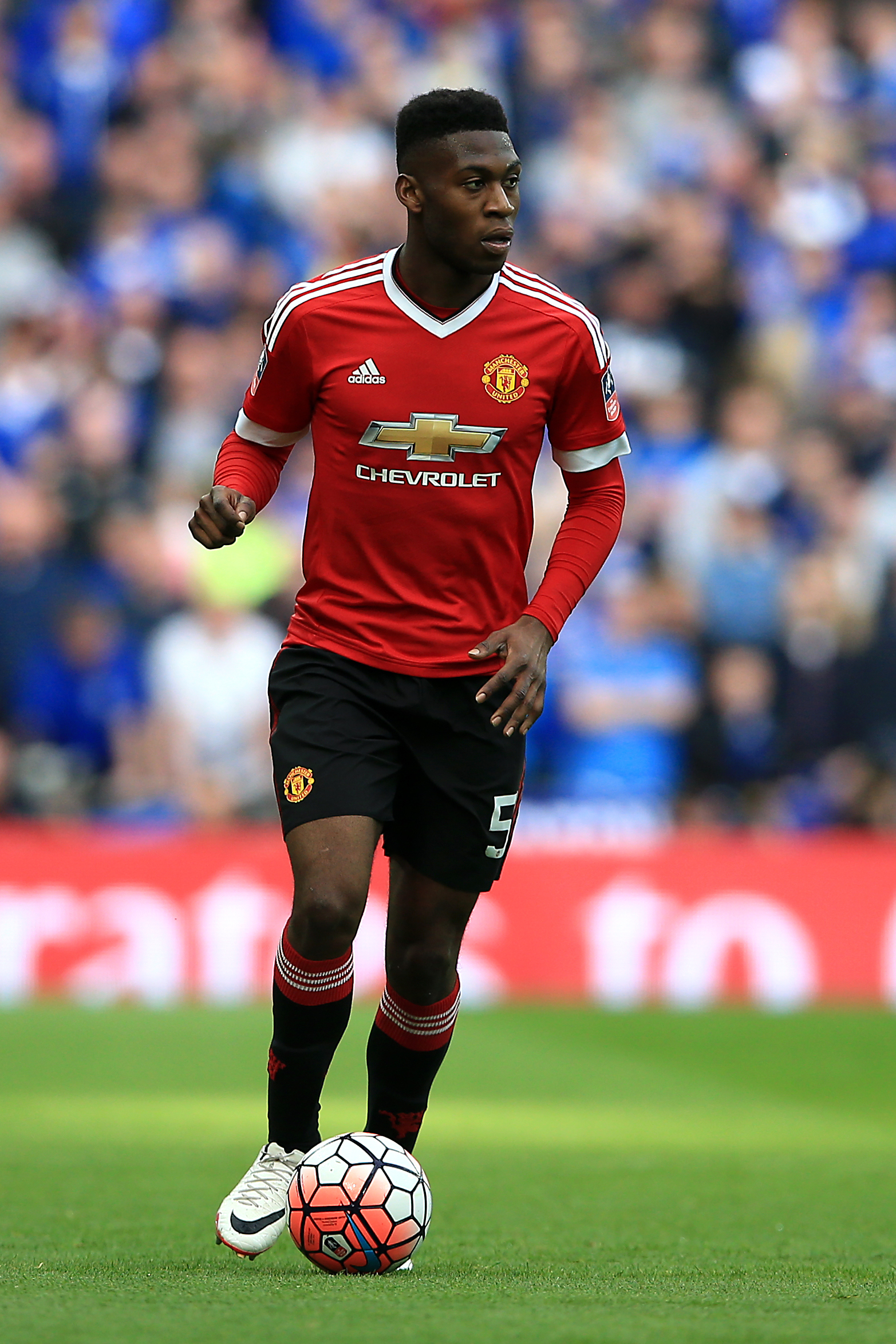 赛前曼联备战荷甲；伤情更新细节曝光；更衣室稳定；球探报告显示潜力的简单介绍