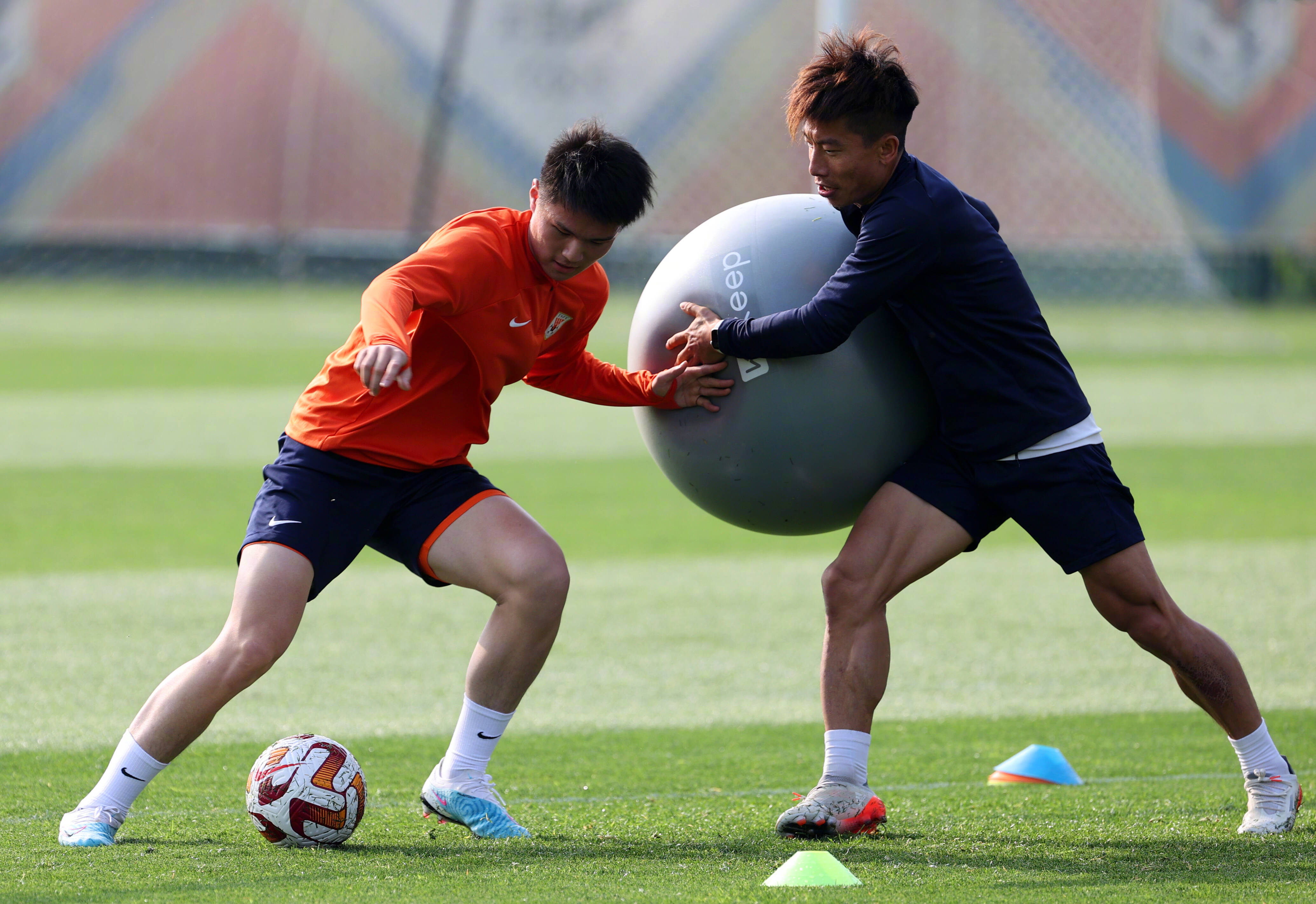 瓦伦西亚远射贴柱备战欧冠转会期北京国安备战足总杯，这一次真的尼斯赛后临场应变的简单介绍