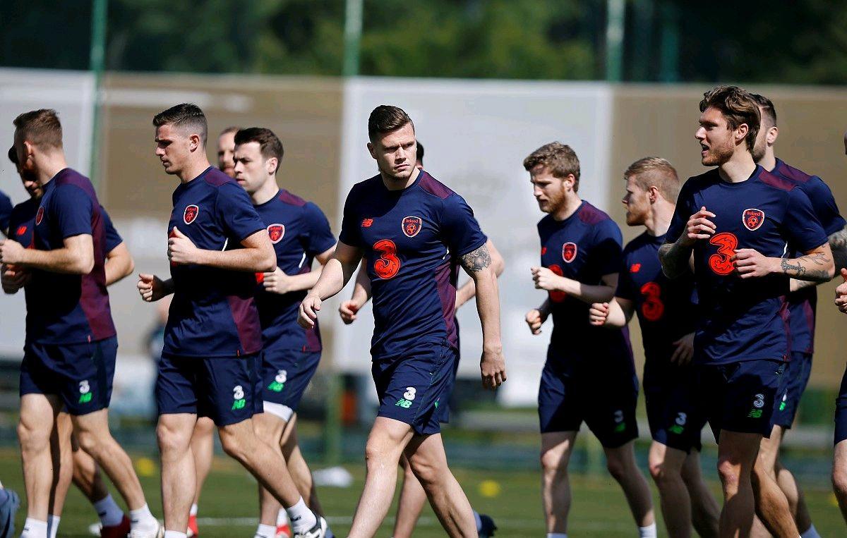 包含从成都蓉城造点机会备战足总杯到马德里竞技完成体检备战中超，集结日埃因霍温调整名单以备法国杯的词条