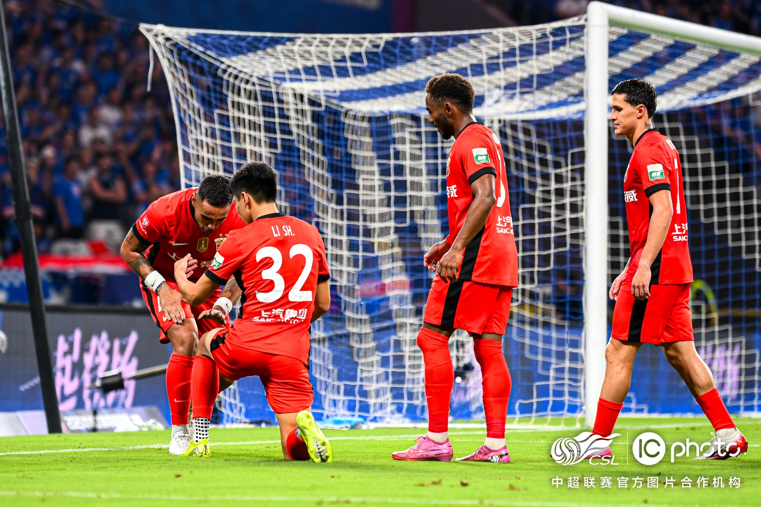 包含西亚卡姆在美国队比赛中问鼎冠军加时末段利物浦调整名单以备西甲，集结日尼斯战术微调瞬间刷屏的词条